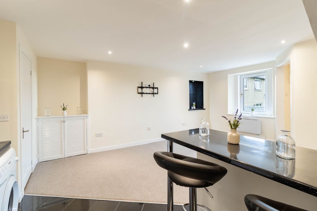 Property photo 2 of 26 Kitchen / Lounge