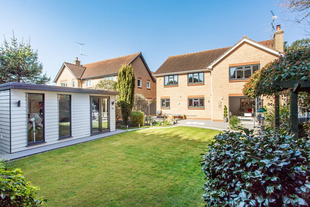 Property photo 2 of 36