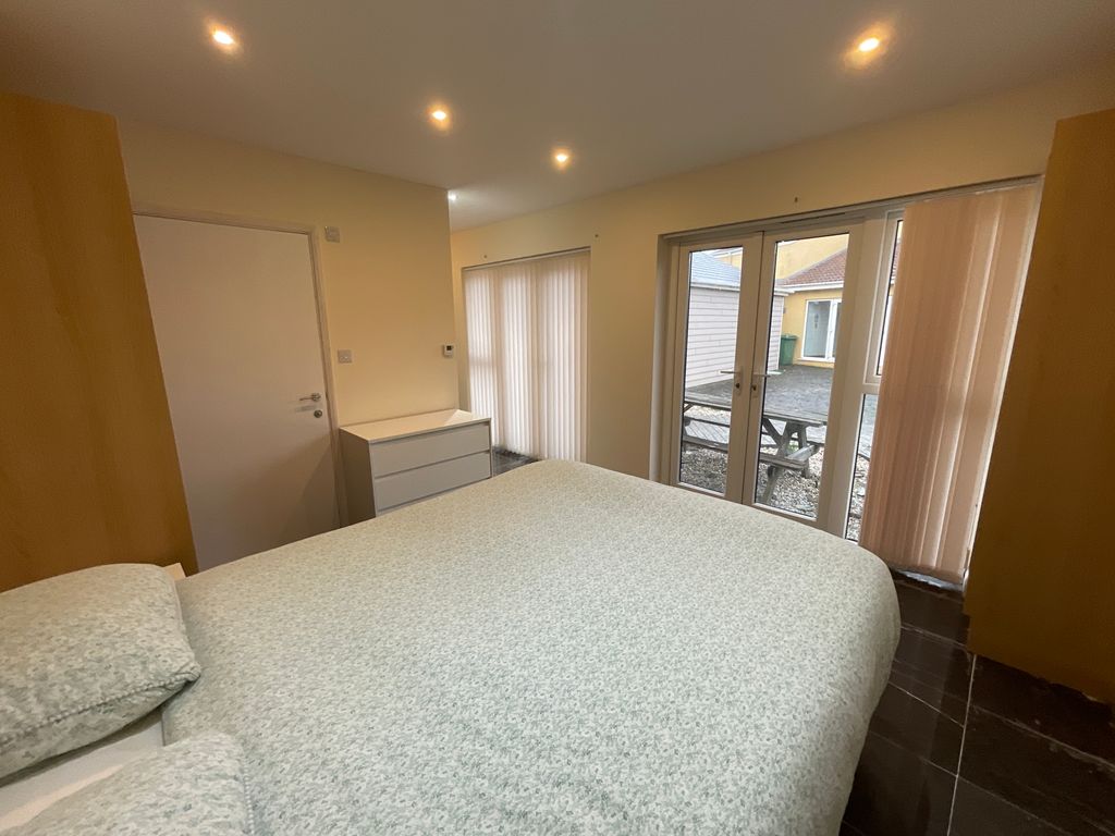 Property photo 3 of 12 20241129_143338589_Ios