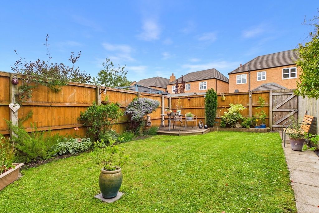 Property photo 3 of 19 Garden