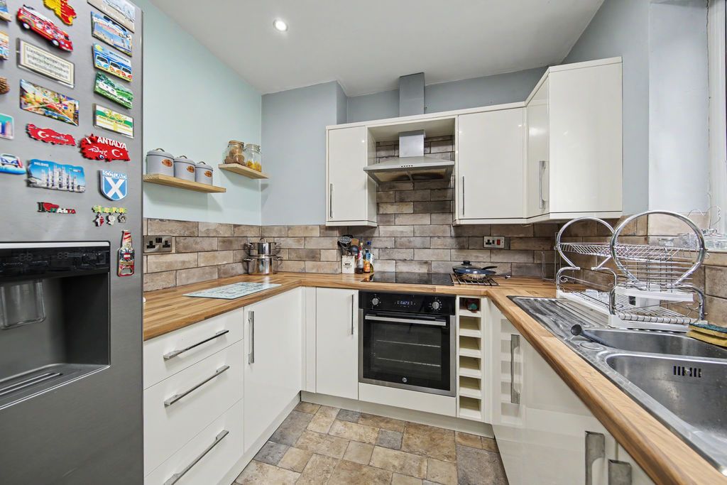 Property photo 3 of 25 Kitchen