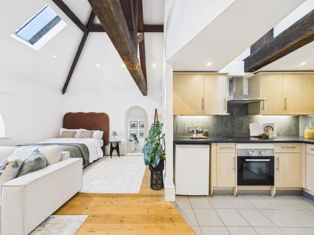 Property photo 1 of 18 Cam01530G0-Pr0359-Still020.Jpg