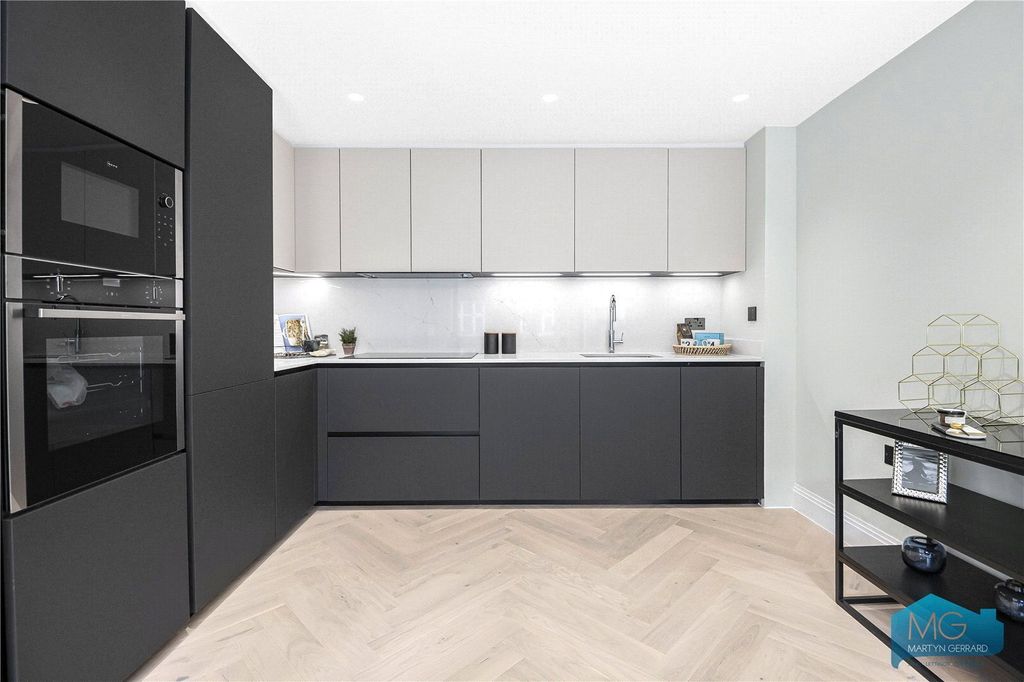 Property photo 2 of 37 Picture No. 21