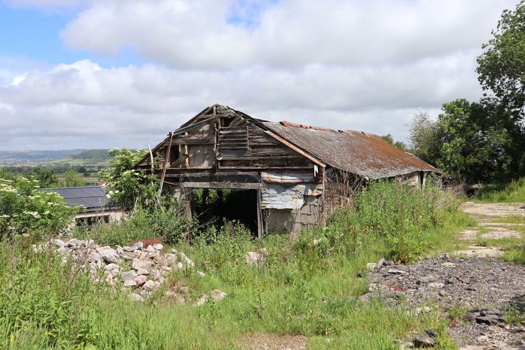 Property photo 3 of 13 Barn 1