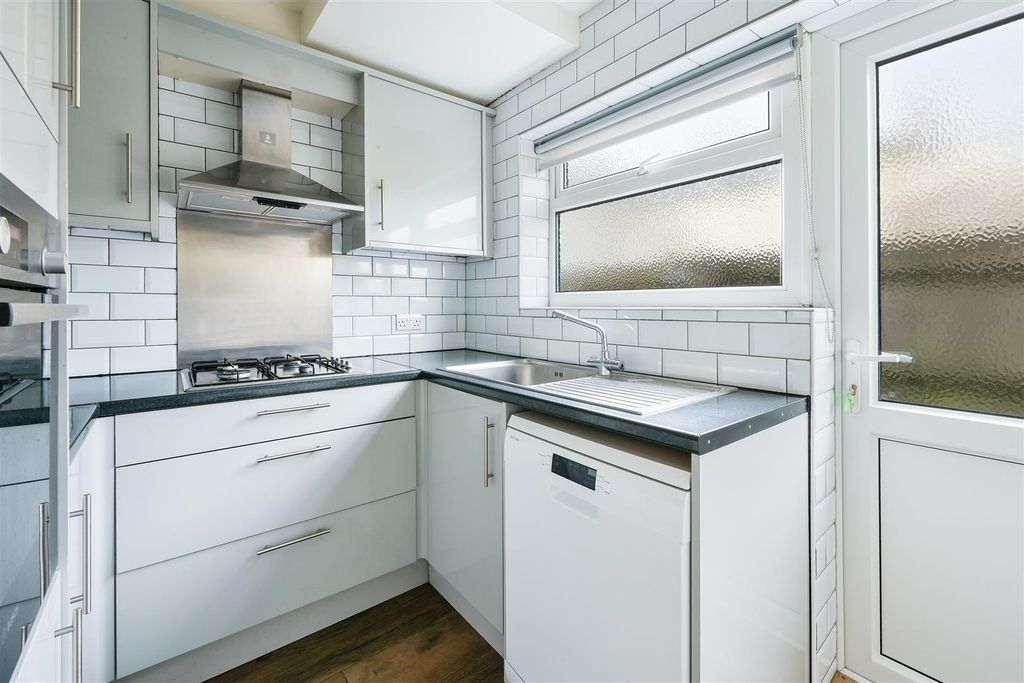 Property photo 2 of 11 Willis Close, 23- (3).Jpg