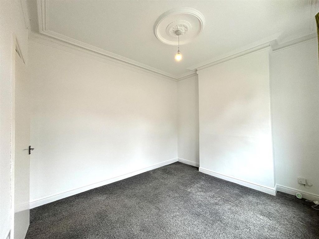 Property photo 3 of 14 Living Room ..Jpeg