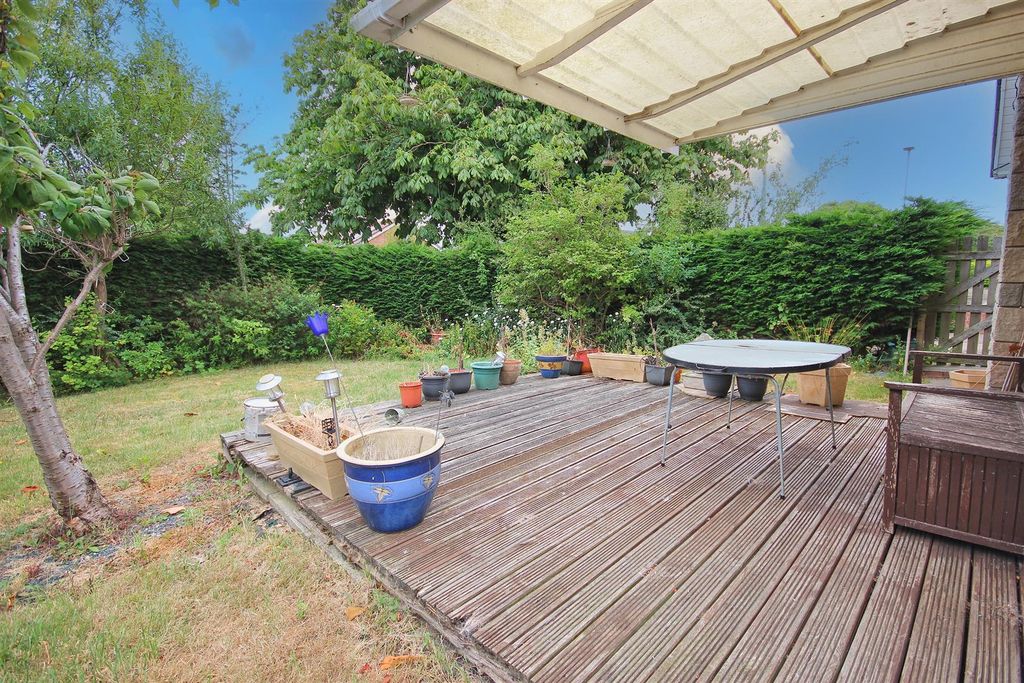 Property photo 2 of 7 Outside