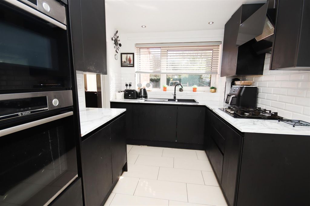 Property photo 3 of 14 Kitchen 1.Jpg