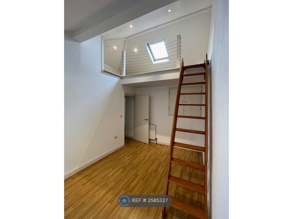 Property photo 1 of 10 Bedroom 1