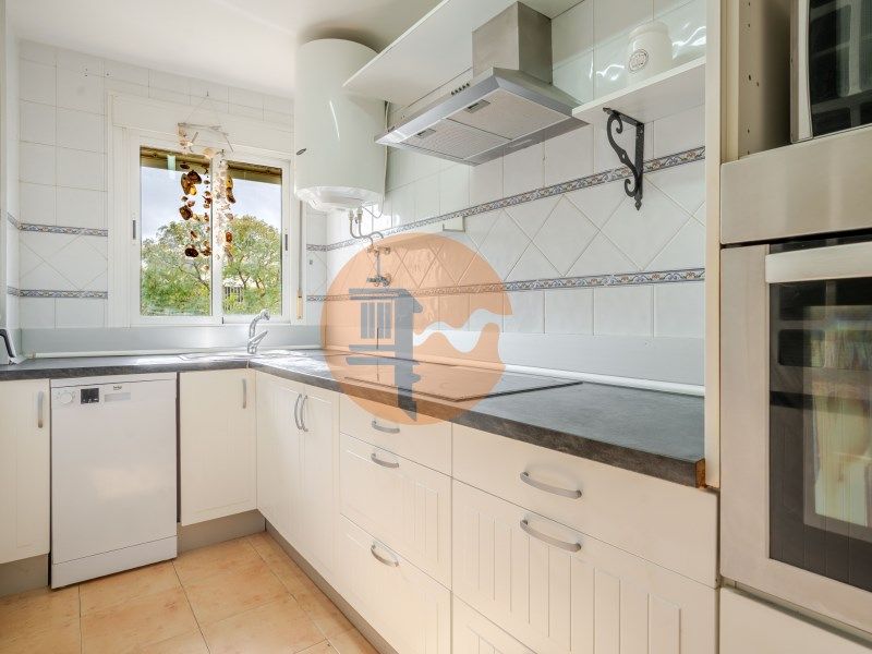 Property photo 2 of 31