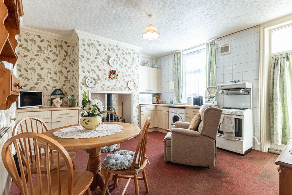 Property photo 3 of 16 Dining / Kitchen