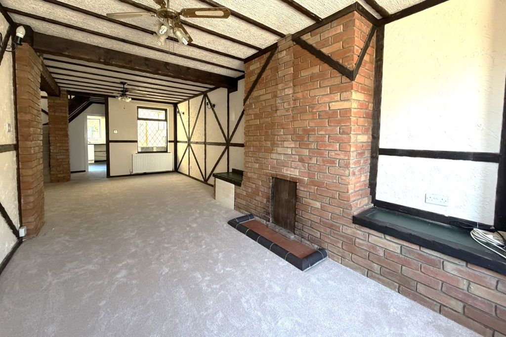 Property photo 3 of 9 Gallery