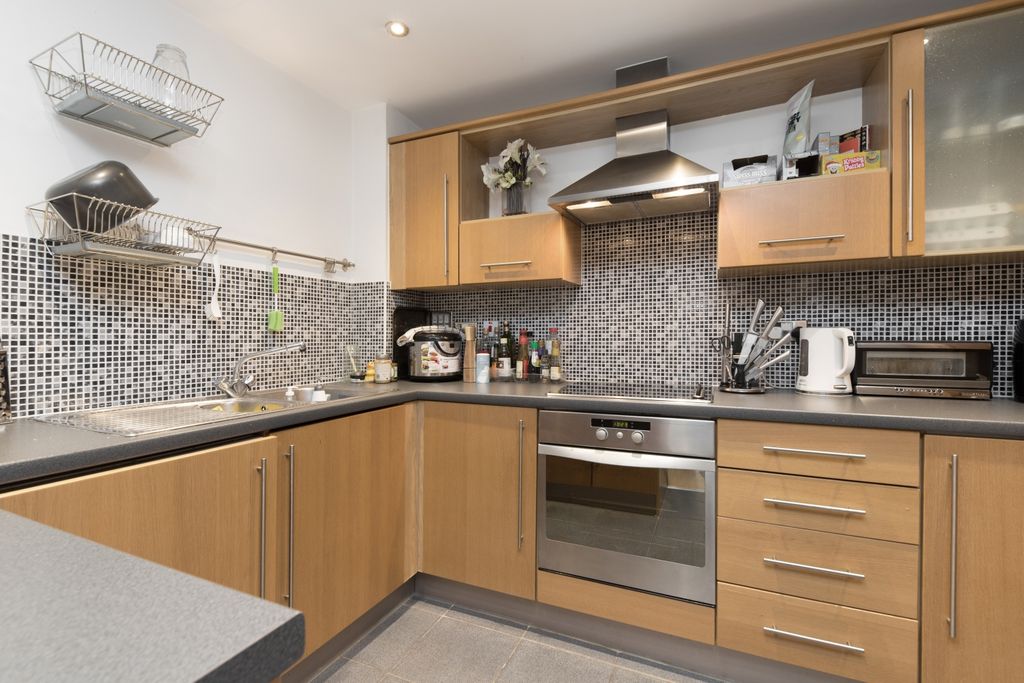 Property photo 3 of 11 Kitchen