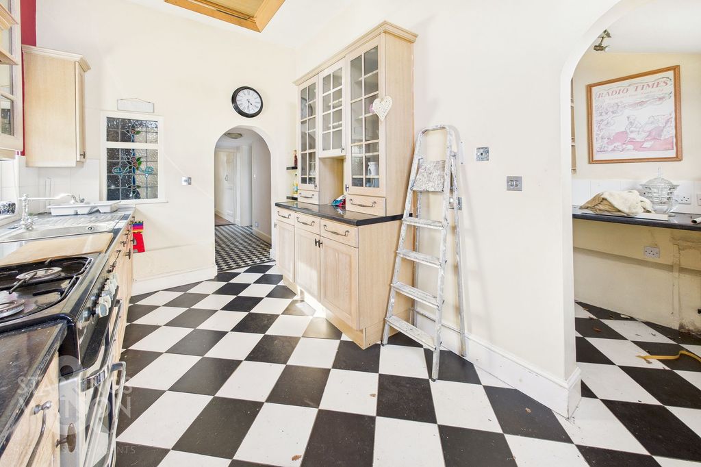 Property photo 3 of 22