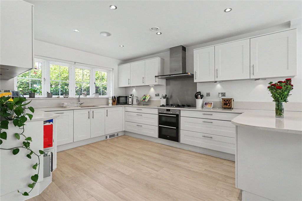 Property photo 2 of 25 Kitchen