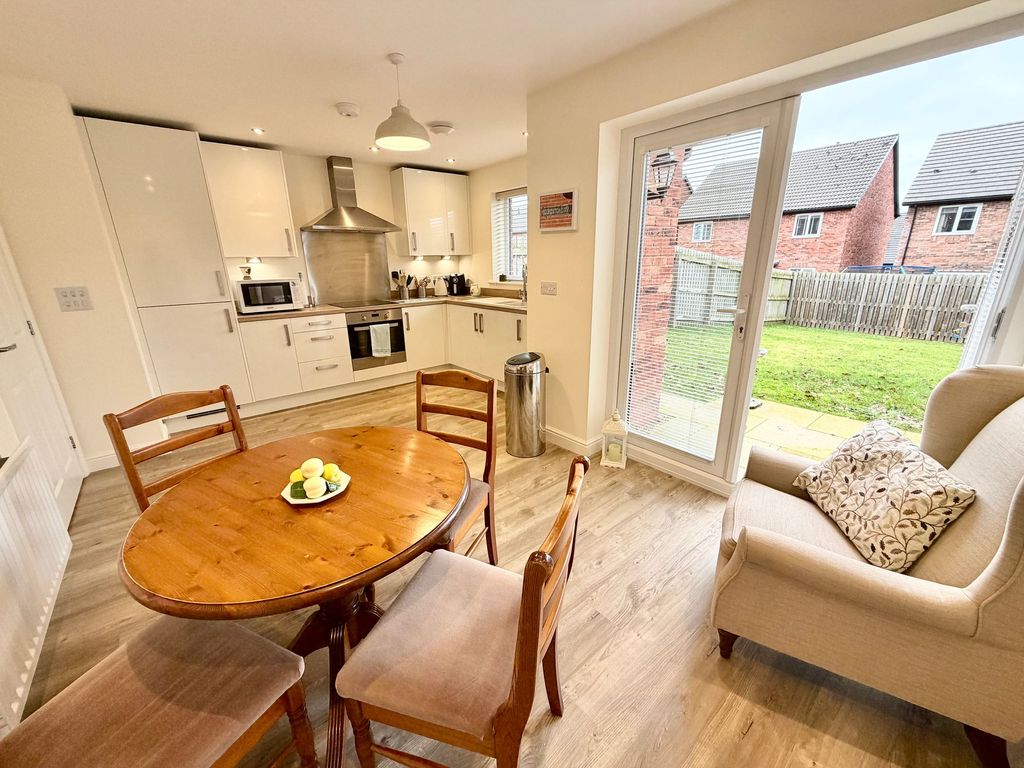 Property photo 3 of 16 Dining Kitchen