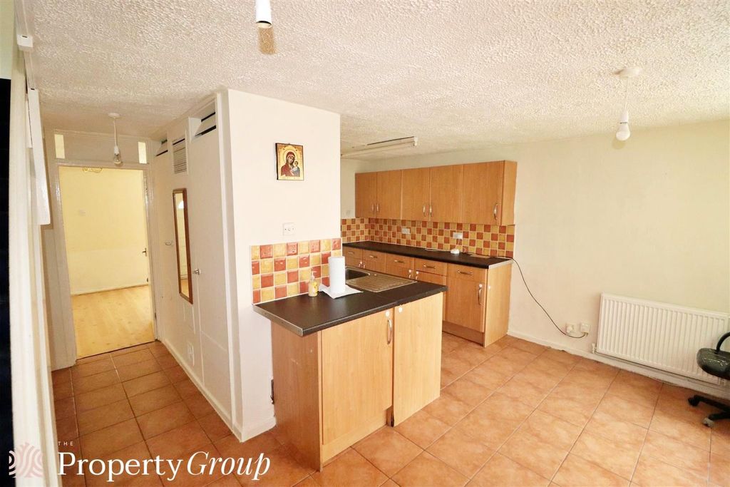 Property photo 3 of 13 Redruth Close 4 2511 (5).Jpg