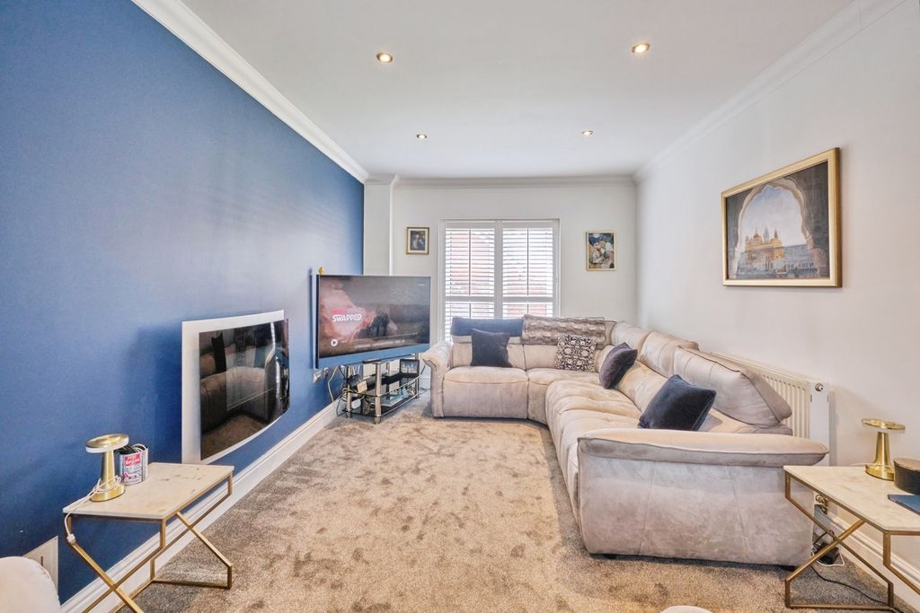 Property photo 2 of 19 Pbox-Img.Jpg