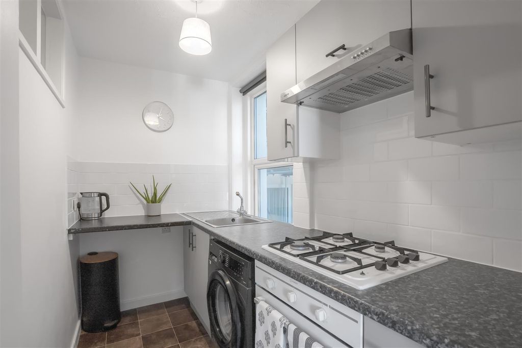 Property photo 3 of 16 Kitchen 2.Jpg