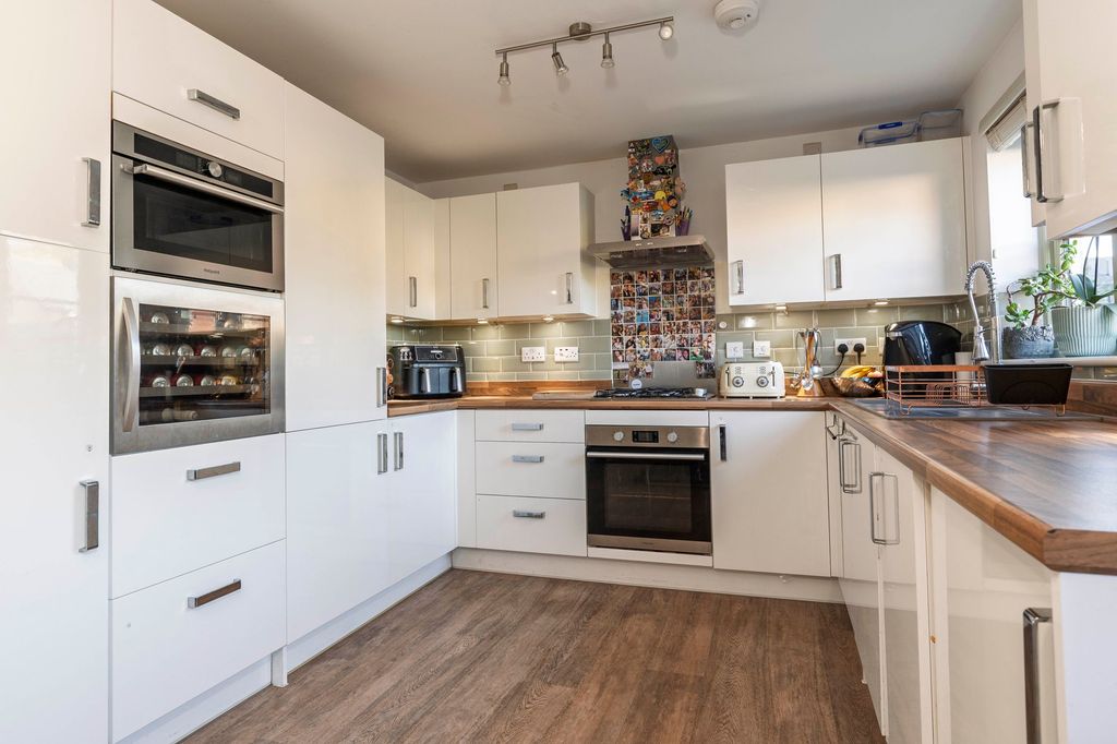 Property photo 2 of 19 Kitchen
