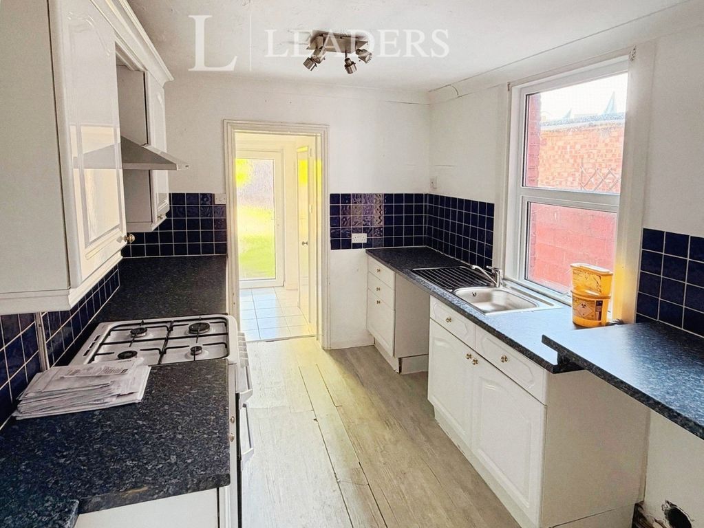 Property photo 3 of 8 Kitchen