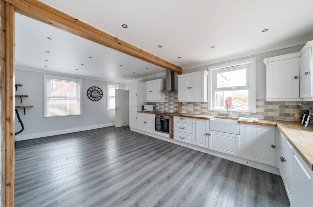 Property photo 3 of 22 1210332 (5)