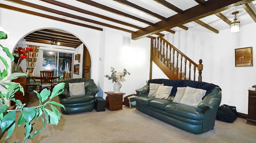 Property photo 2 of 9