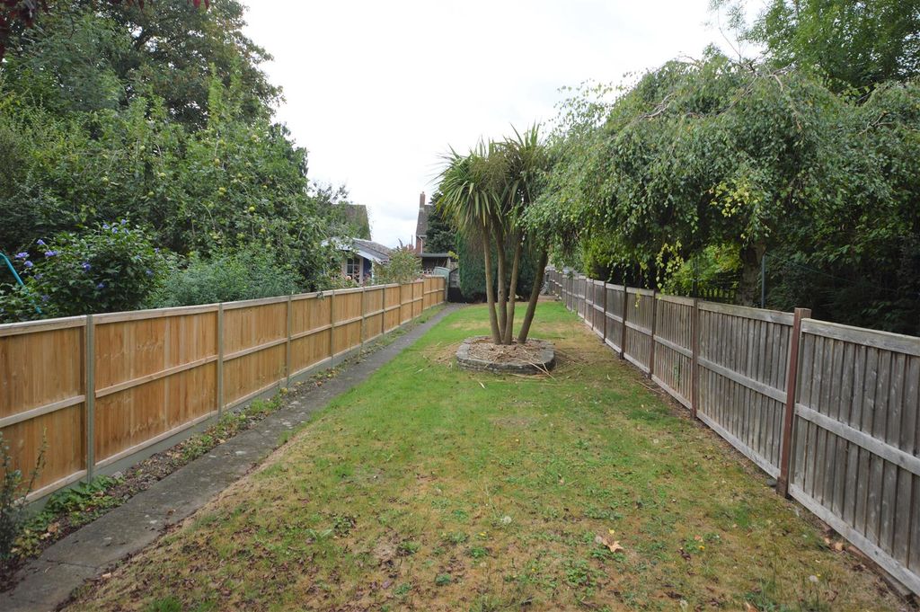 Property photo 2 of 12 Garden