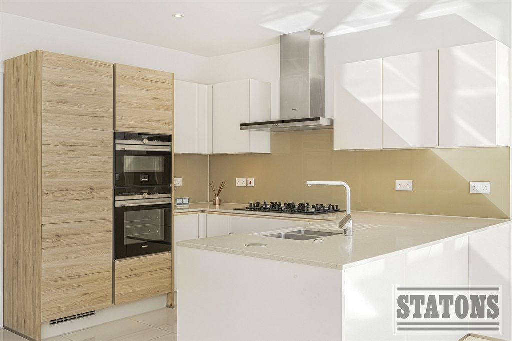 Property photo 3 of 19 Picture No. 08