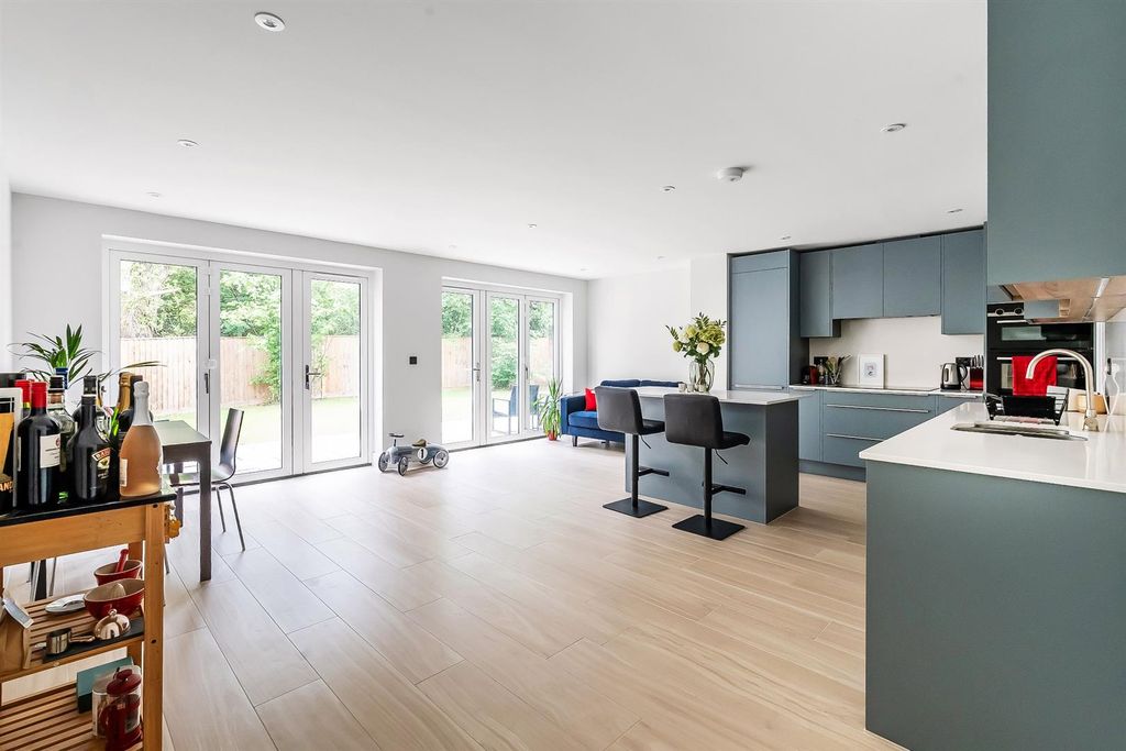 Property photo 3 of 14 .Stovell-Place-8.Jpg