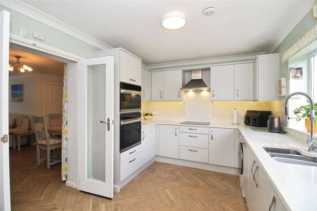 Property photo 3 of 12 Breakfast Kitchen