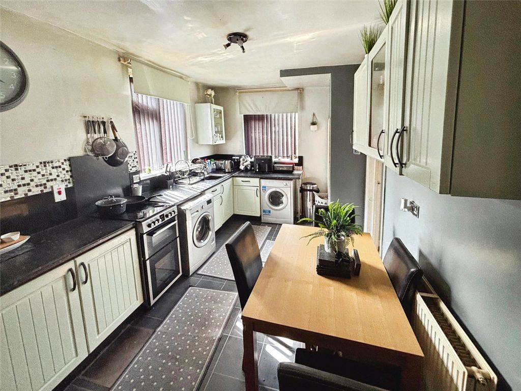 Property photo 3 of 13 Kitchen