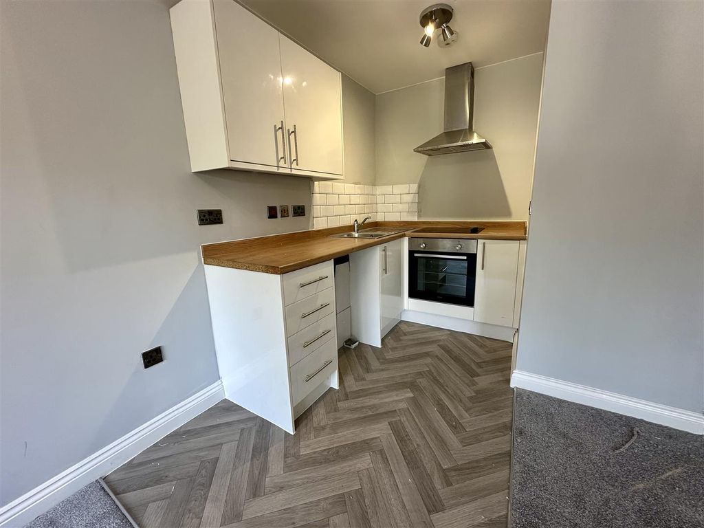 Property photo 3 of 12 Kitchen Area