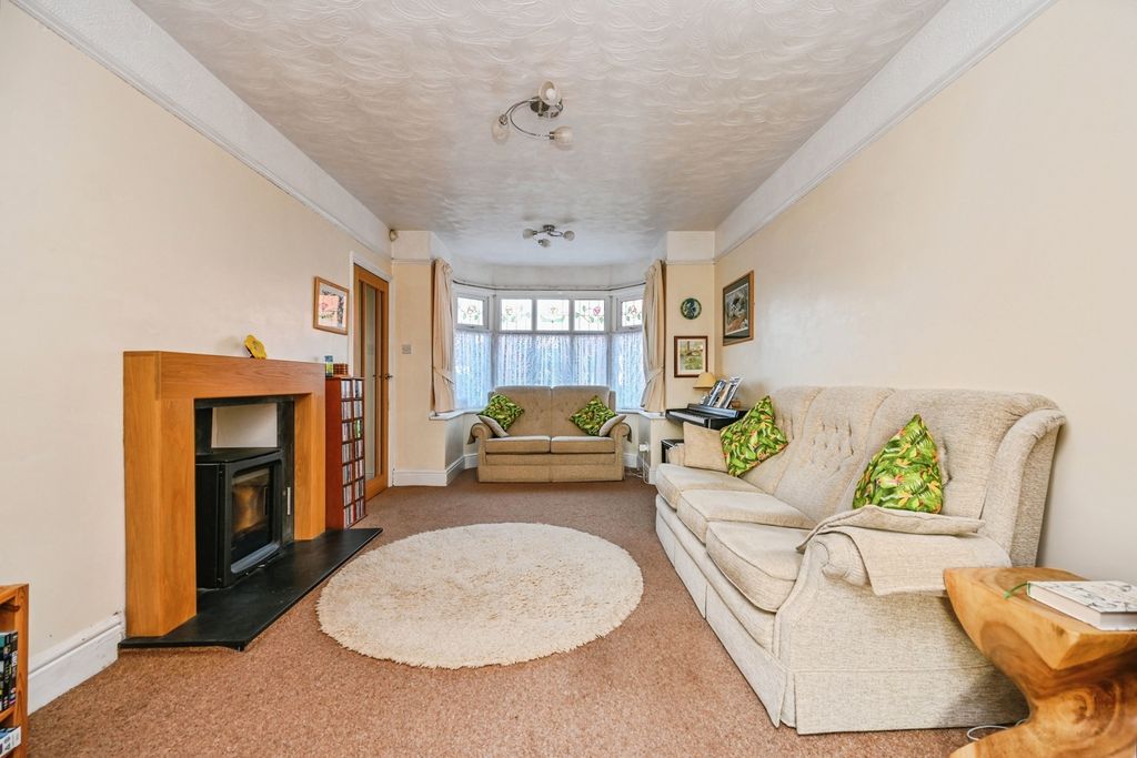 Property photo 3 of 21 Pbox-Img.Jpg