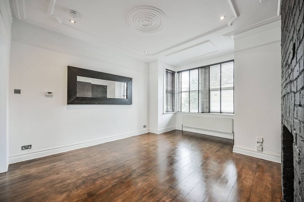 Property photo 3 of 25