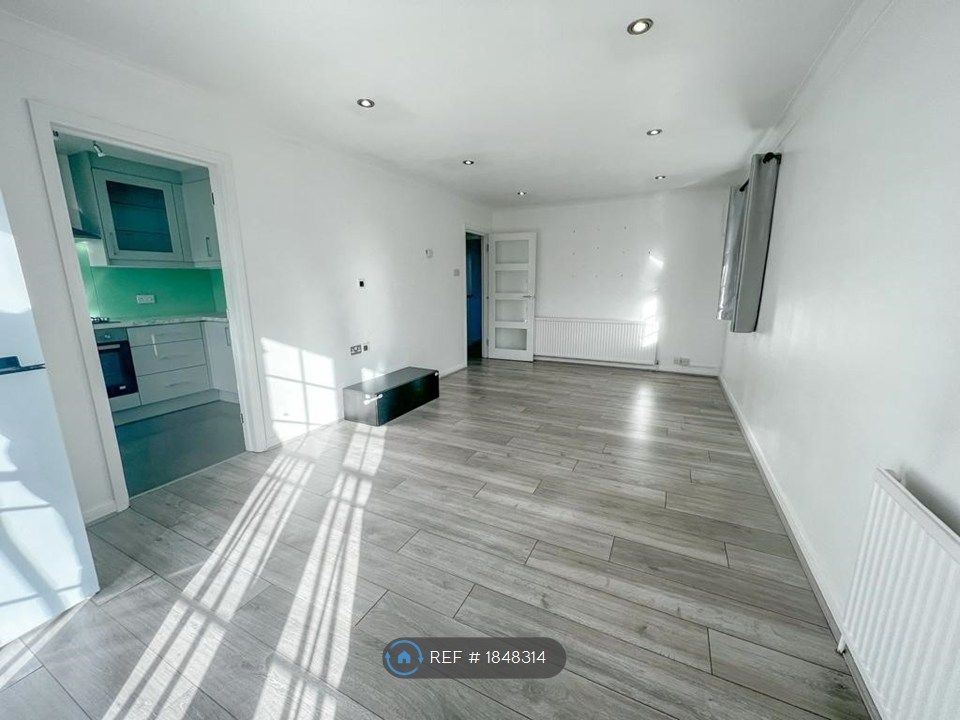 Property photo 2 of 7 Living Room