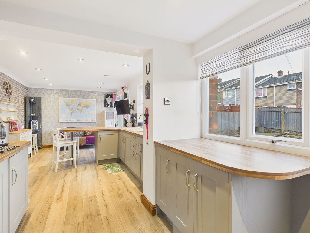 Property photo 3 of 15 Dining Kitchen