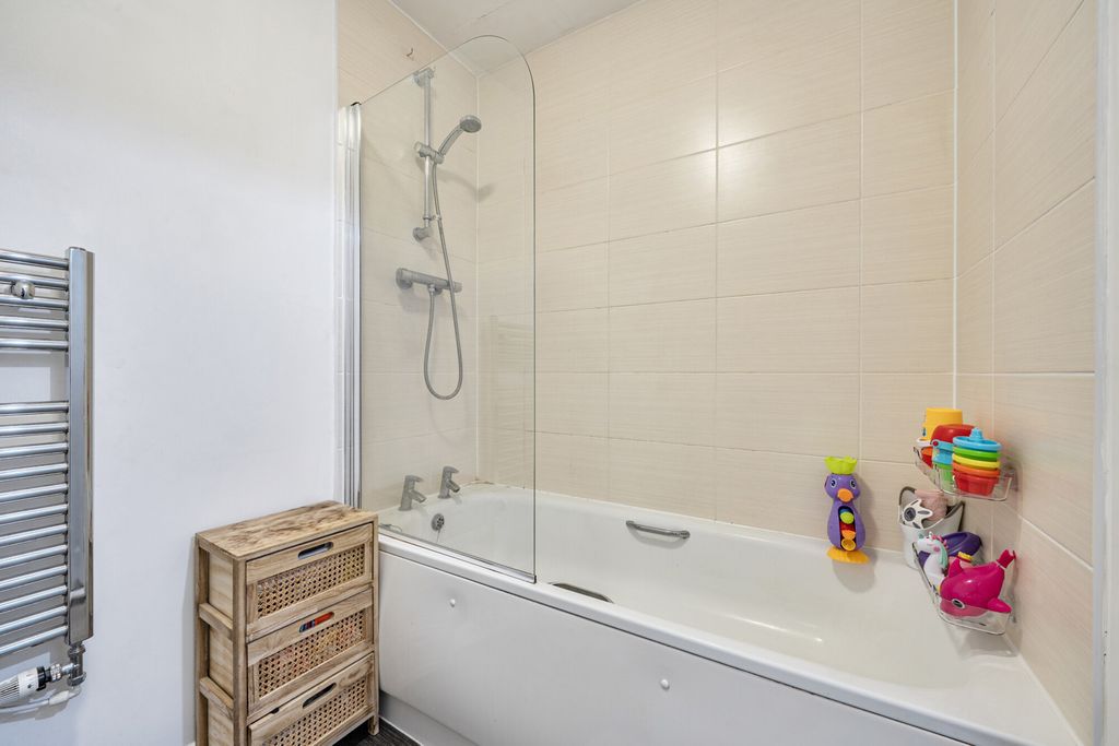 Property photo 2 of 19 Bathroom