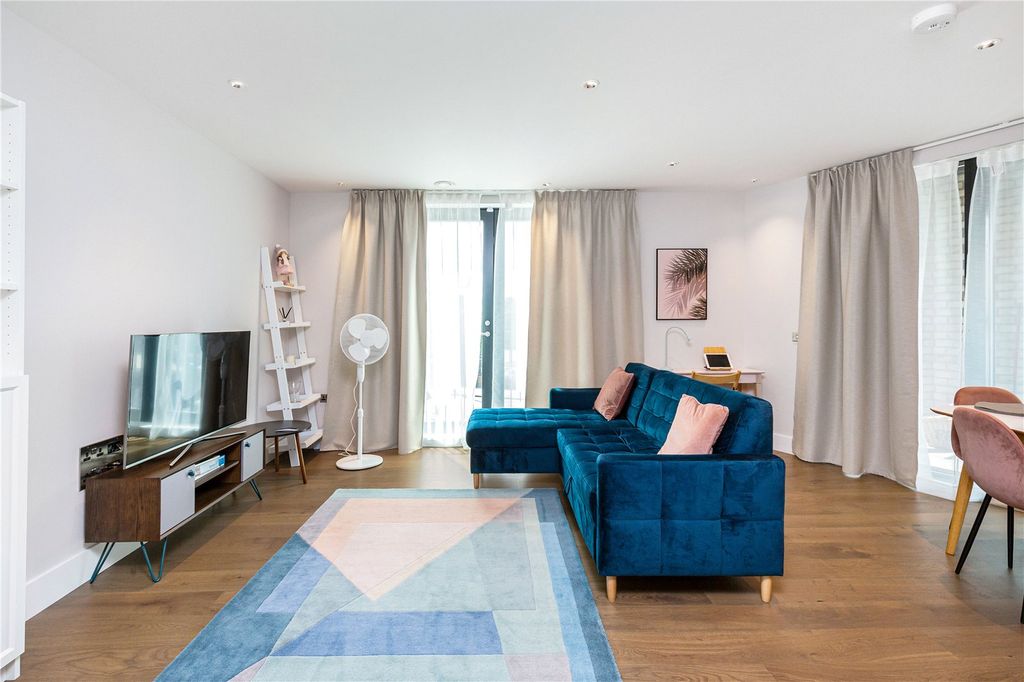 Property photo 2 of 18 Picture No. 12