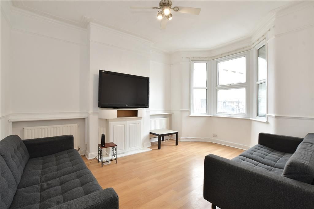 Property photo 3 of 15 Lounge