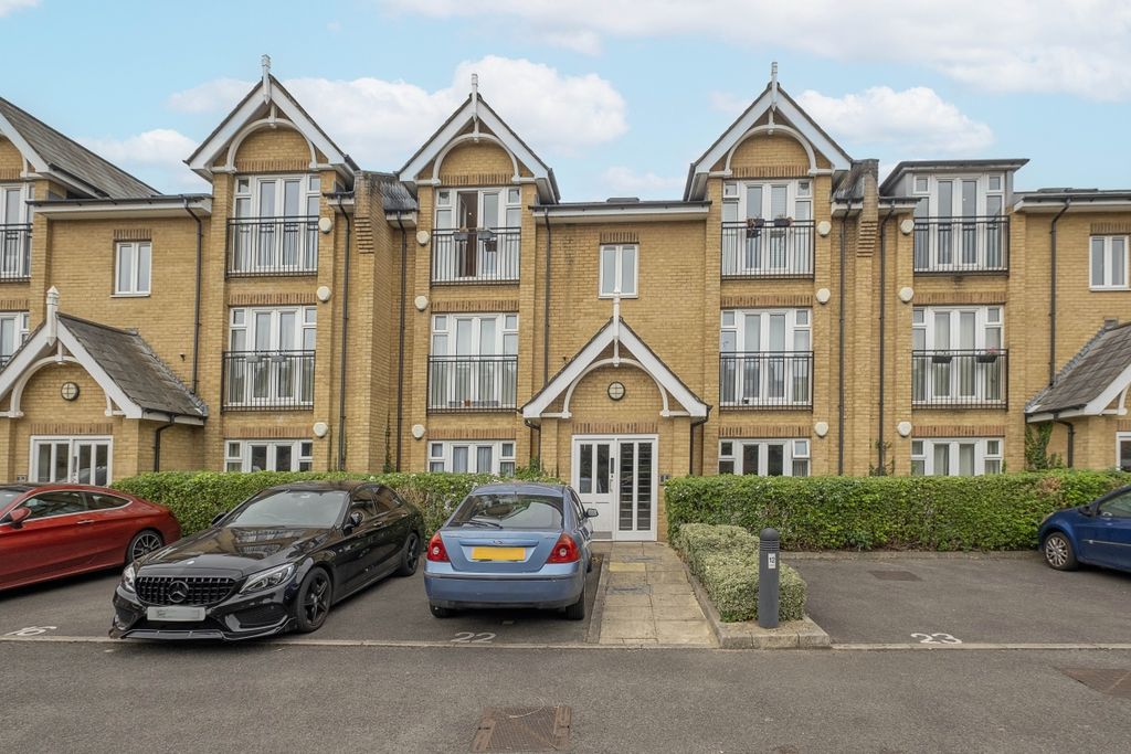 Property photo 2 of 11 25-Wells-Place-00...