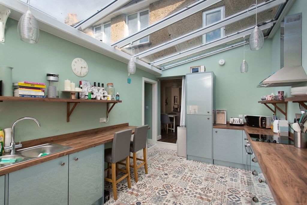 Property photo 3 of 12 Kitchen 2