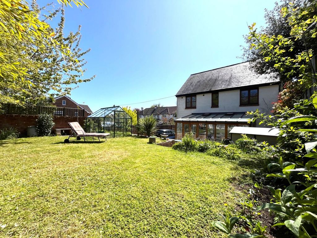 Property photo 2 of 20