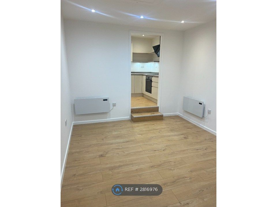 Property photo 1 of 5 Lounge / Kitchen