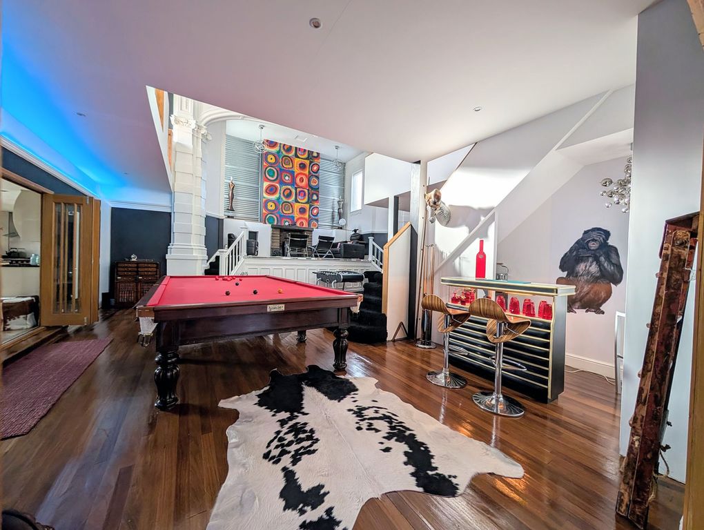 Property photo 3 of 63