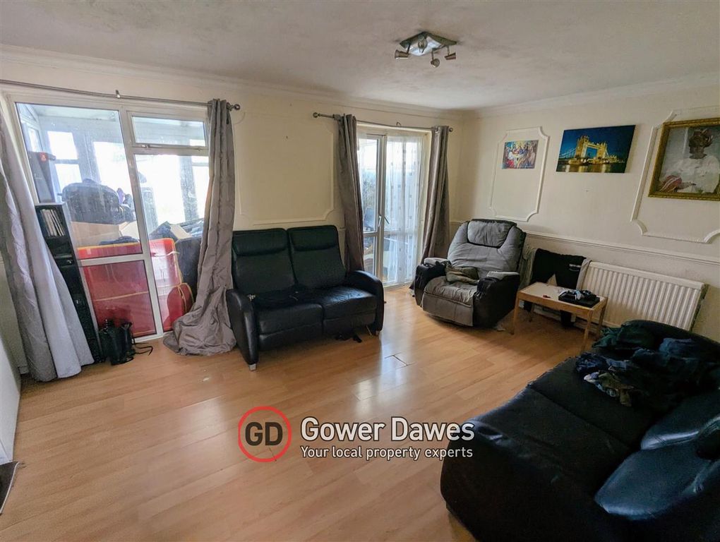 Property photo 3 of 7 Lounge