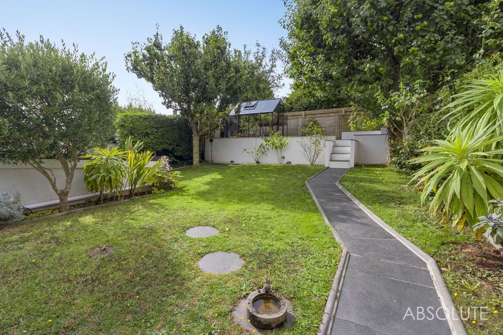 Property photo 2 of 27