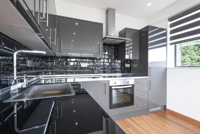Property photo 1 of 10 Kitchen