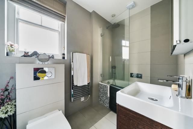 Property photo 2 of 15 Bathroom