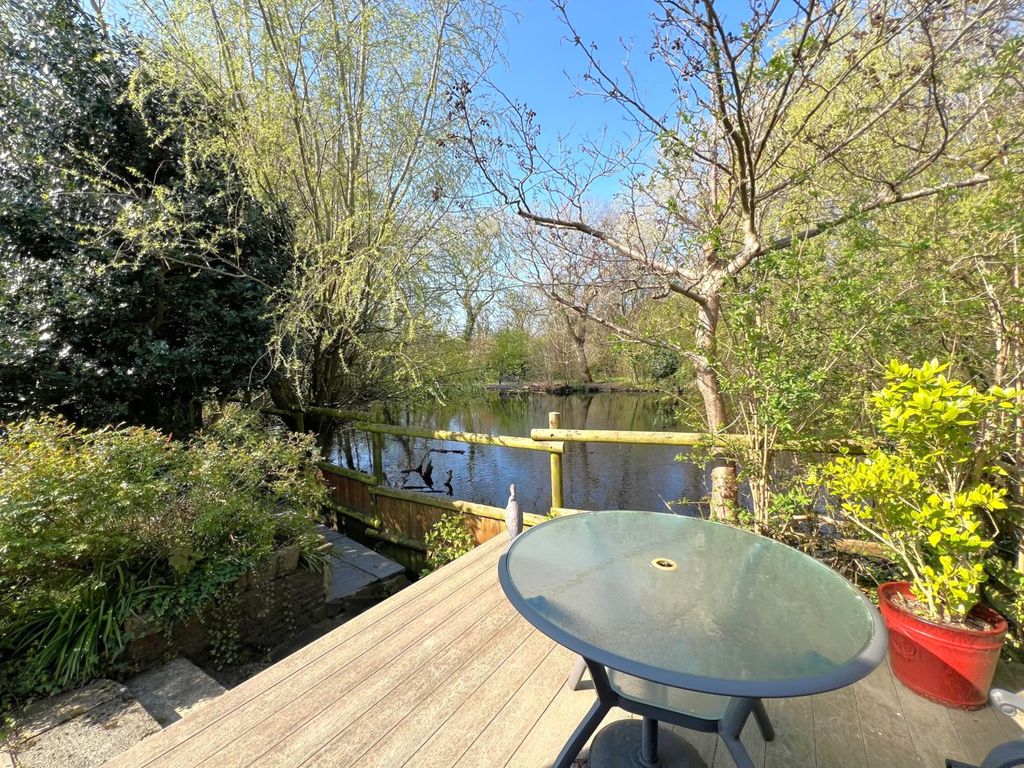 Property photo 2 of 22